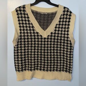Double Zero Women’s Houndstooth Sweater Vest – Size Medium